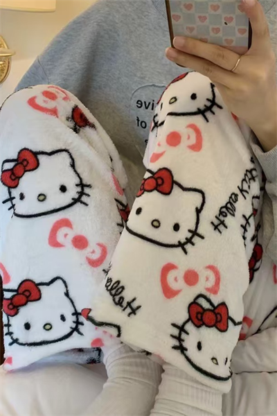 Beyaz Hello Kitty Collage Halloween Peluş Eşofman