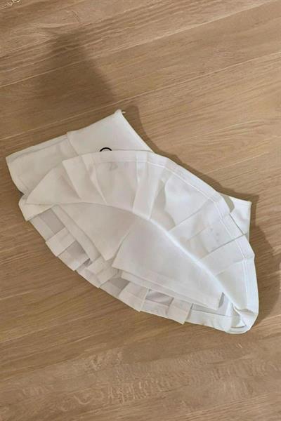 Beyaz Pileli Fish and Cat Baskılı Micro Şort Etek