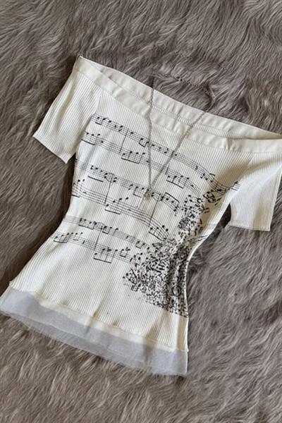 Ekru Nota Desenli Y2K Kısa Kollu Crop