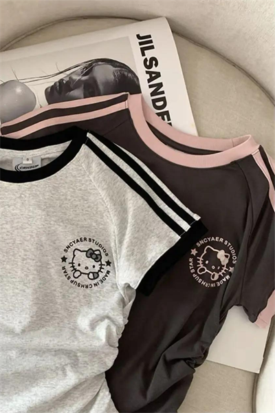 Hello Kitty Sports Şerit Y2K Kısa Kollu Crop