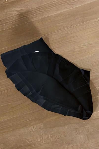 Siyah Pileli Fish and Cat Baskılı Micro Şort Etek