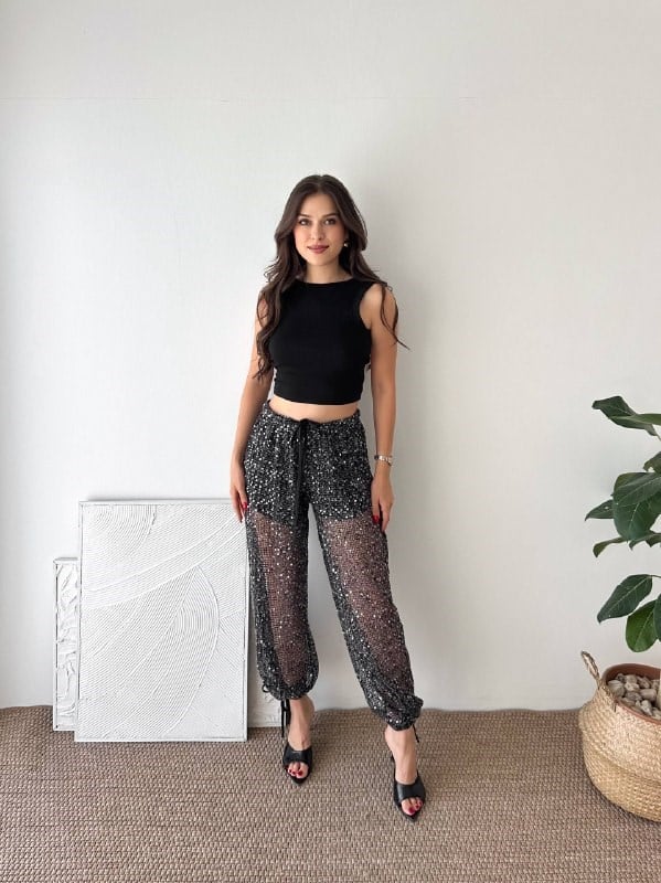 ASTARLI PUL SİYAH PANTALON