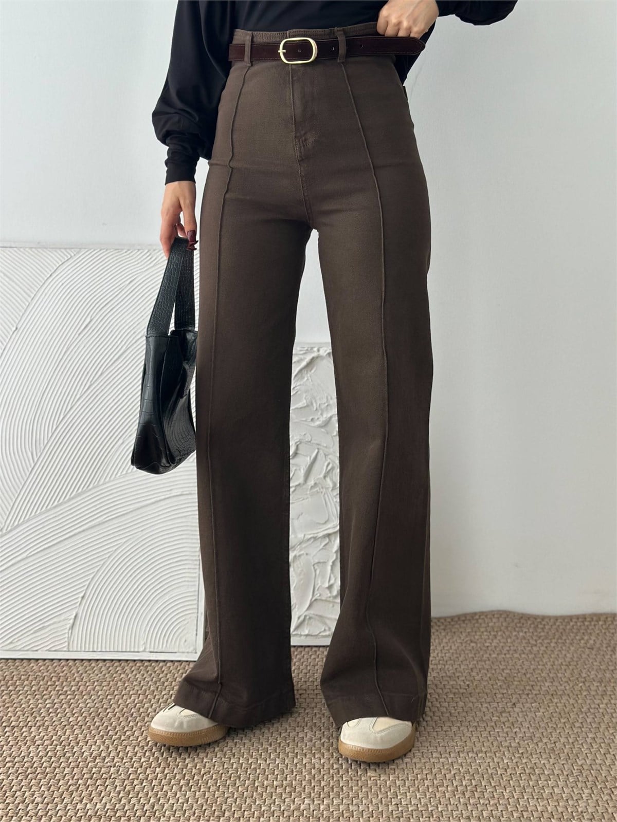 KEMERLİ KAHVERENGİ KOT PANTALON