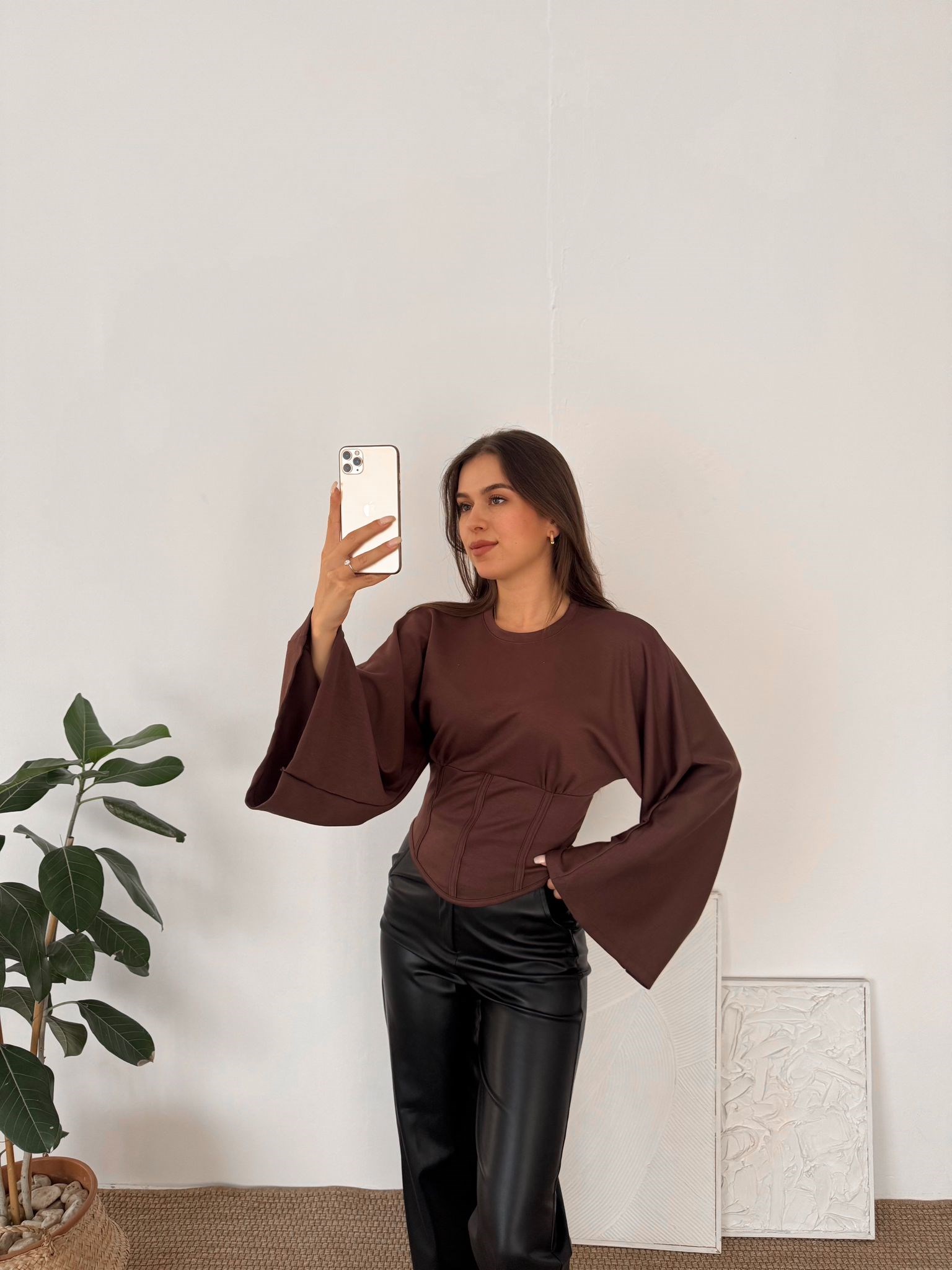 KORSE DETAY KAHVERENGİ BLUZ
