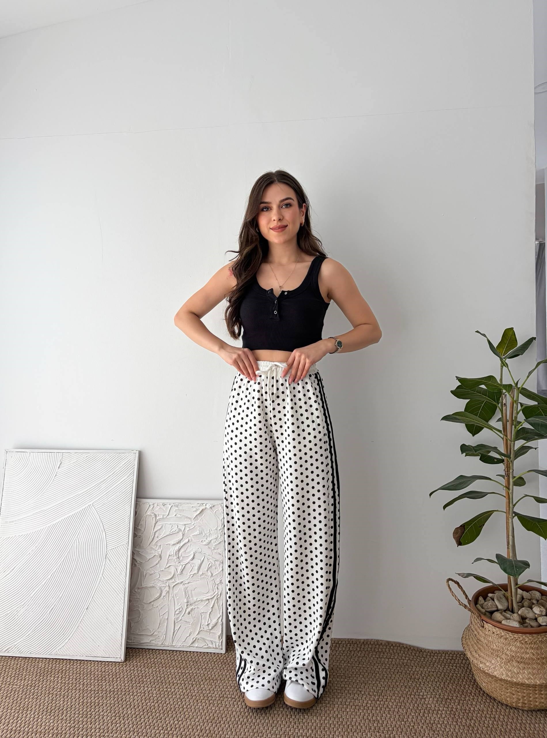 YANI ÇİZGİLİ PUANTİYE BEYAZ PANTALON