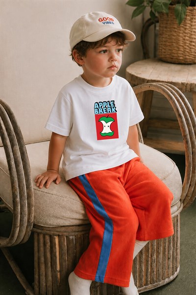 Erkek Çocuk Pamuklu Bisiklet Yaka Elma Baskılı T-Shirt