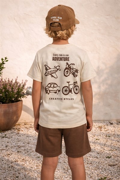 Erkek Çocuk Pamuklu Sırtı Baskılı Cep Detaylı T-Shirt ve Şort Alt Üst Takım