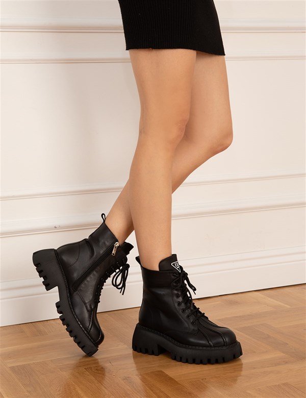 Apora Black Leather Women's Boot