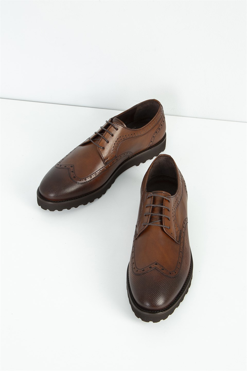 коричневая мужская обувь