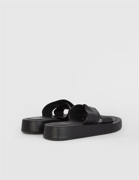 Desla Black Leather Women's Slipper