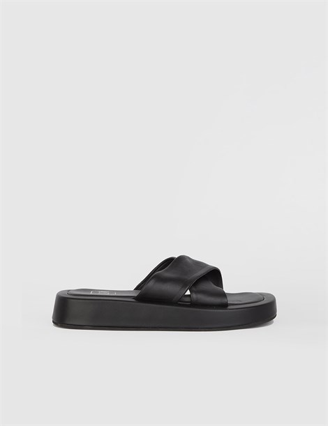 Desla Black Leather Women's Slipper