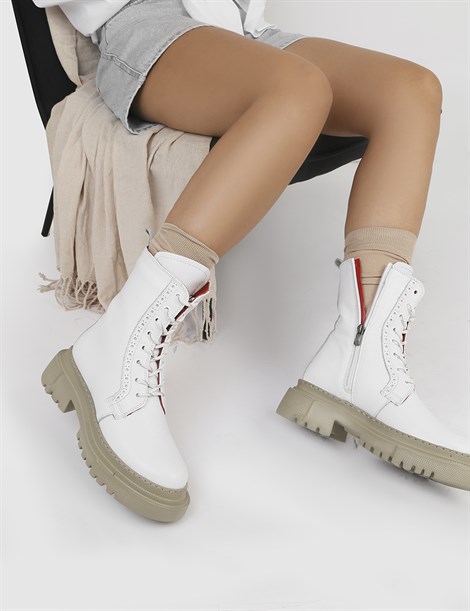 Lapre White Floater Women's Boot