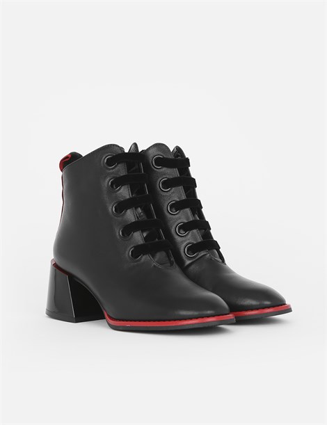 Pica Black Leather Women's Heeled Boot