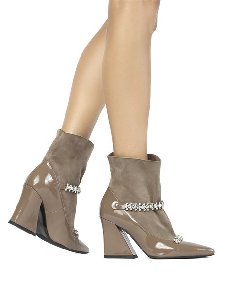 Tara Women's Heeled Boot Mink Patent Leather - Mink Suede