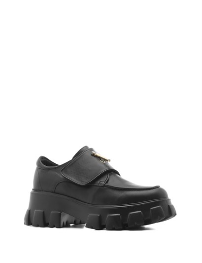 Brut Women's Sneaker Black Leather