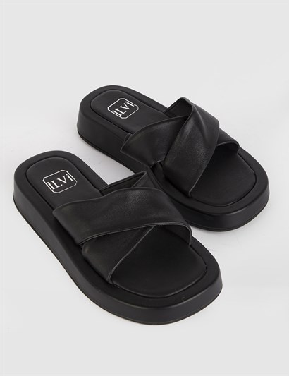 Desla Black Leather Women's Slipper