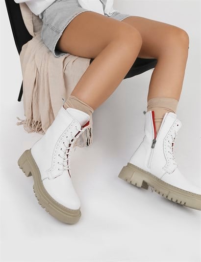 Lapre White Floater Women's Boot