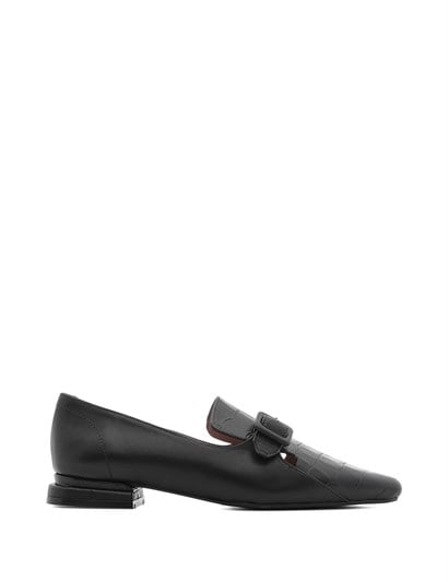 Regina Women's Moccasin Black Crocodile-Black Leather