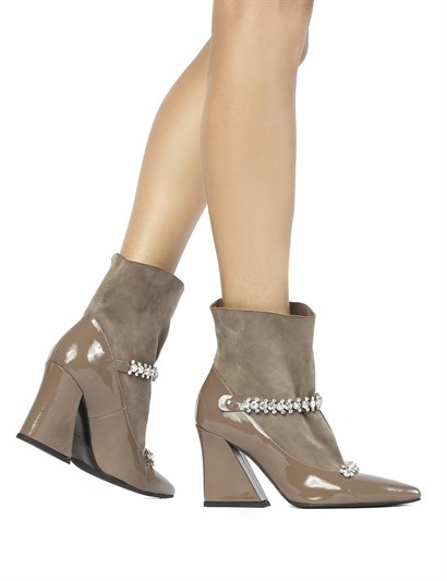 Tara Women's Heeled Boot Mink Patent Leather - Mink Suede