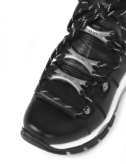 Viena Women's Sneaker Black Leather