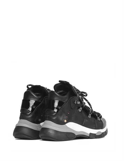 Viena Women's Sneaker Black Leather