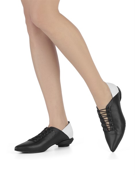 Wella Women's Moccasin Black Matte-White