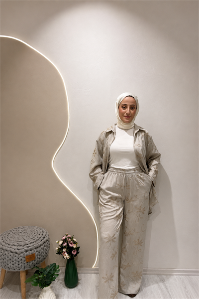 YALDIZ ÇİÇEK İŞLEMELİ TAKIM Vizon