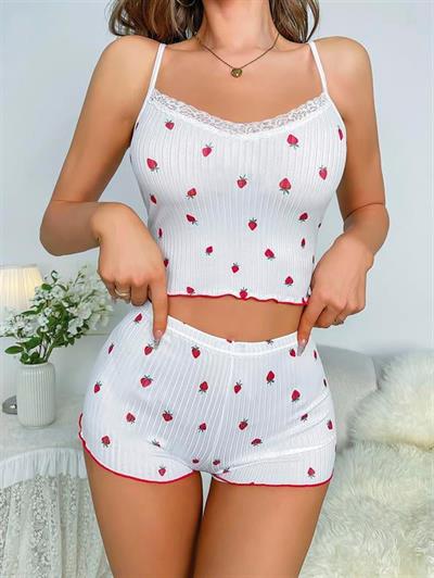 Arias Closet Beyaz Üstüne Çilek Desenli Askılı Şortlu Pijama Takımı