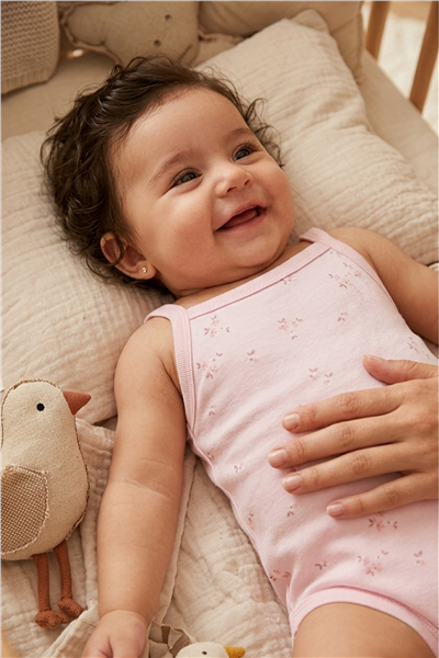 İNTERLOK İP ASKILI BODY AY BASKILI (FLOWER GARDEN) PEMBE