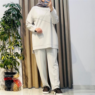 TIĞ TRİKO NERVÜR VE SIRALI TAŞ DETAYLI TUNİK PANTOLON TAKIM BEJ