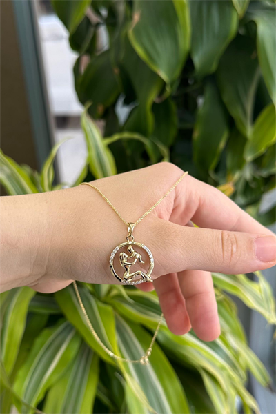 Anne Model Taşlı Gold Altın Kaplama Kolye