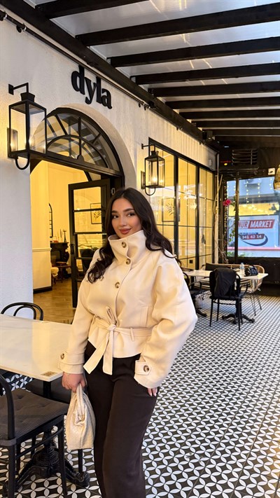 DİK YAKA KUŞAKLI TRENÇKOT
