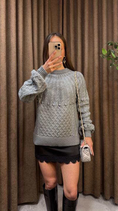 GRİ KABARTMA DESENLİ TRİKO KAZAK