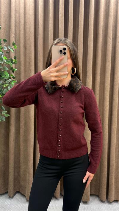 YAKASI LEPOAR DETAYLI DÜĞMELİ TRİKO HIRKA-BORDO