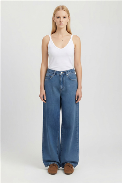 Beyaz İnce Askılı V-Yaka Bluz