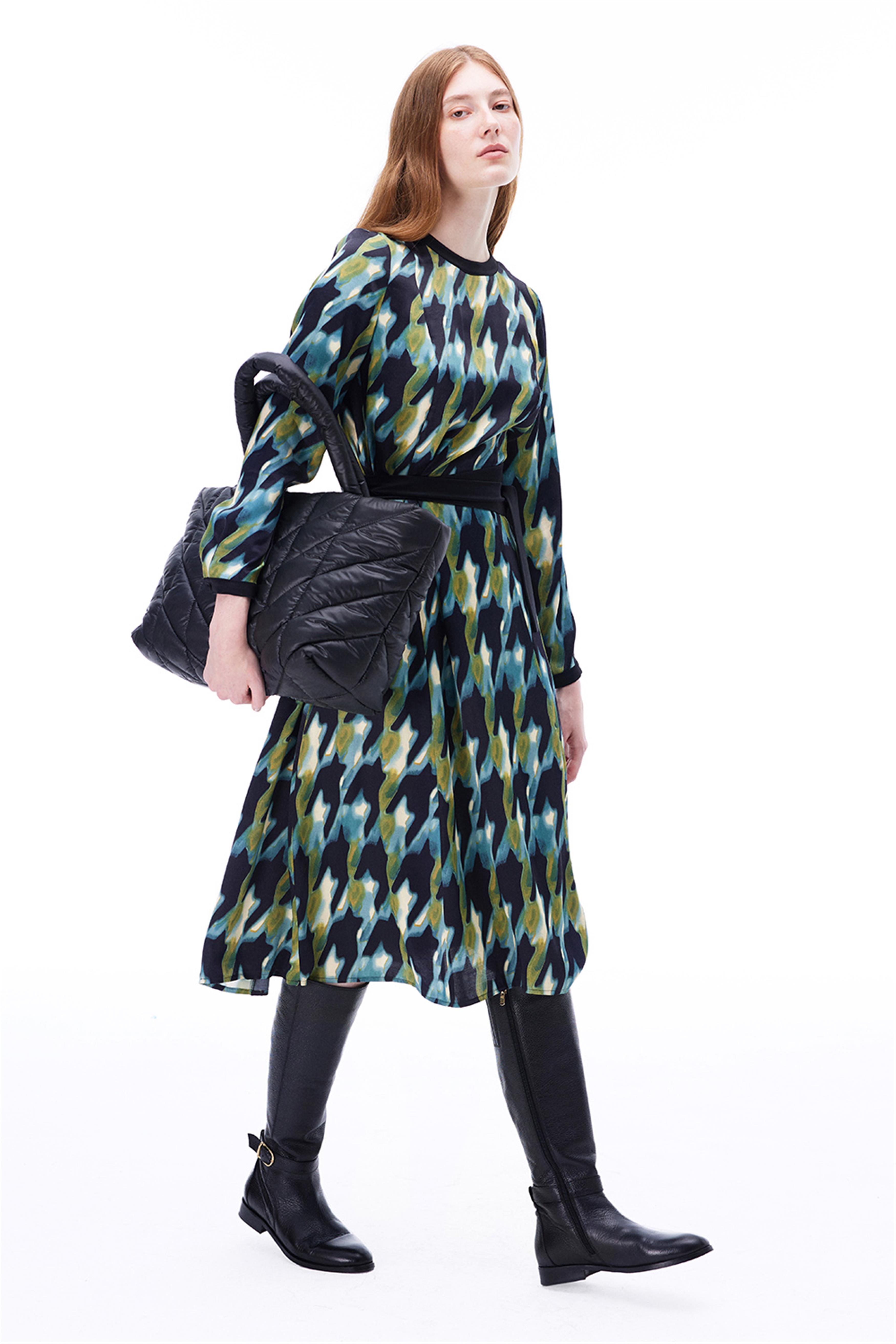 Bladders Rahat Kalıp Diz Üstü Takma Kol Bisiklet Yaka Çok Renkli Elbise · 2
