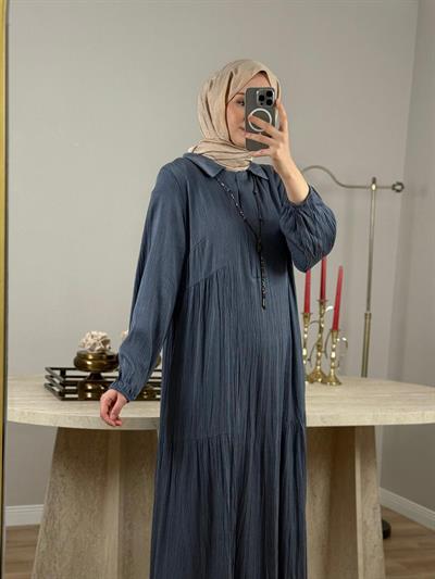 Lissmore 6339 Yaka Kolye Detaylı Kırışık İpek Elbise Mavi