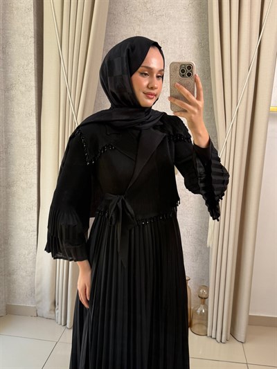 MMZ Yaka Boncuk Detaylı Akordiyon Elbise Siyah