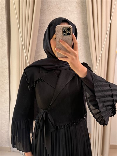 MMZ Yaka Boncuk Detaylı Akordiyon Elbise Siyah