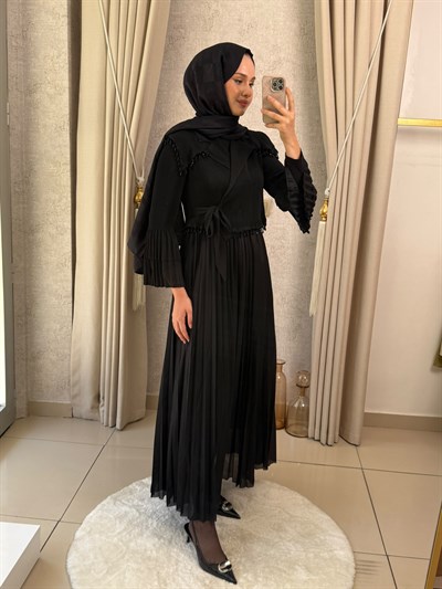 MMZ Yaka Boncuk Detaylı Akordiyon Elbise Siyah