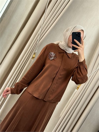 NUSS 1084 Yakası Yaprak Boncuk İşlemeli Etek Takım Tarçın