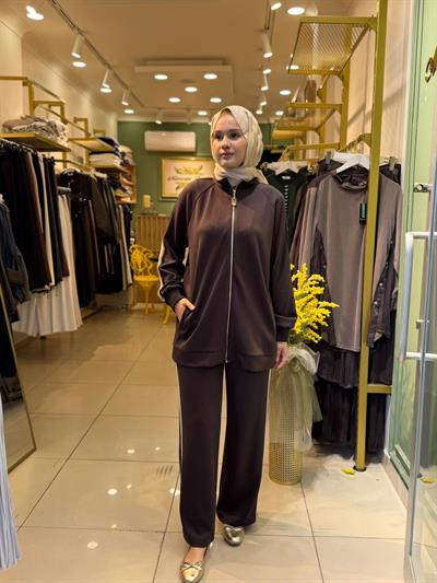 Nuss 1039 Yanı Şerit Detaylı Pantolonlu Takım Kahverengi