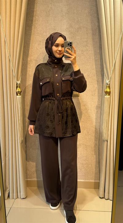 Nuss 1097 Beli Büzgü Detaylı Pantolonlu Takım Kahverengi
