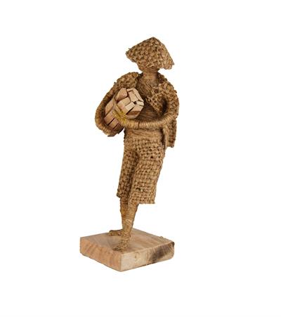 Doğal ip ve Ahşap , geleneksel kıyafetli dekoratif figür 22 cm