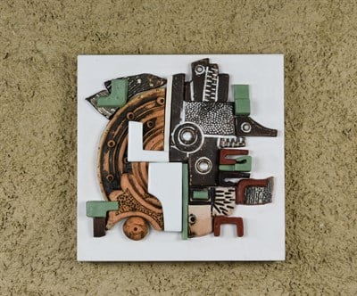 Geometrik Kabartmalı Seramik Duvar Panosu 35x35cm