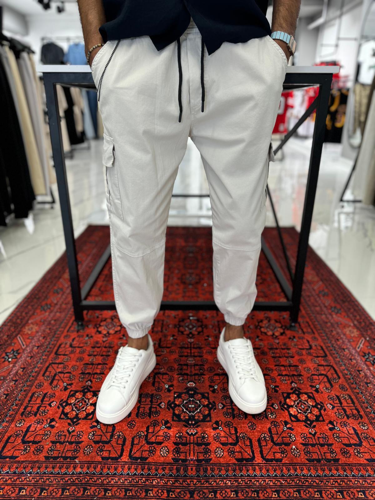Paça Lastik Jogger Beyaz