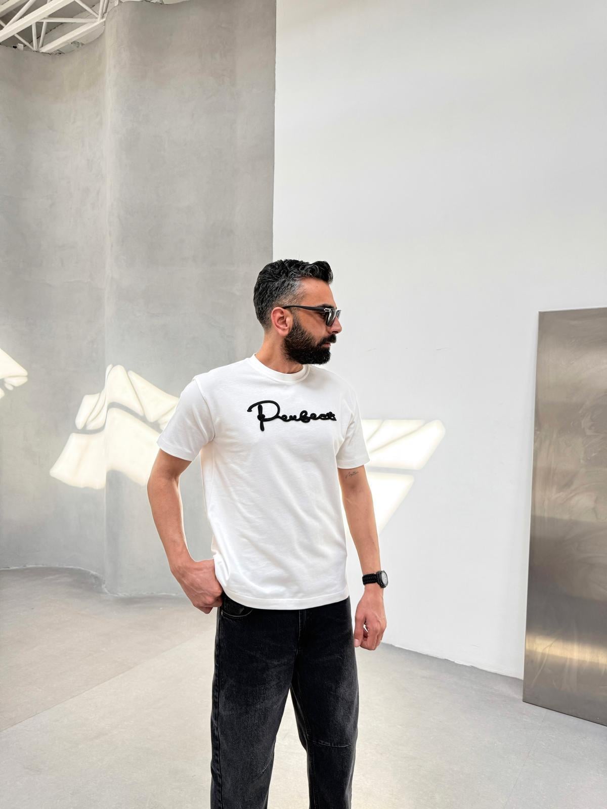 Kabartma Nakış Desenli T-Shirt Beyaz