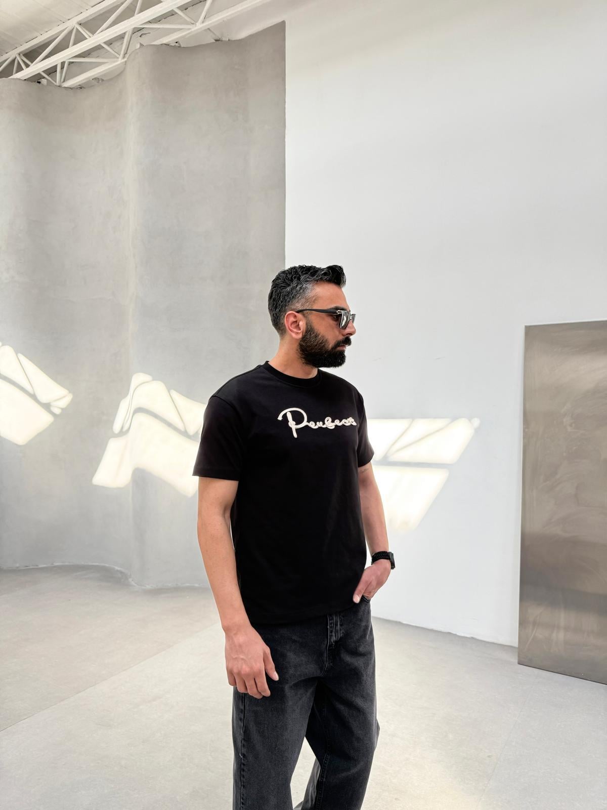 Kabartma Nakış Desenli T-Shirt Siyah