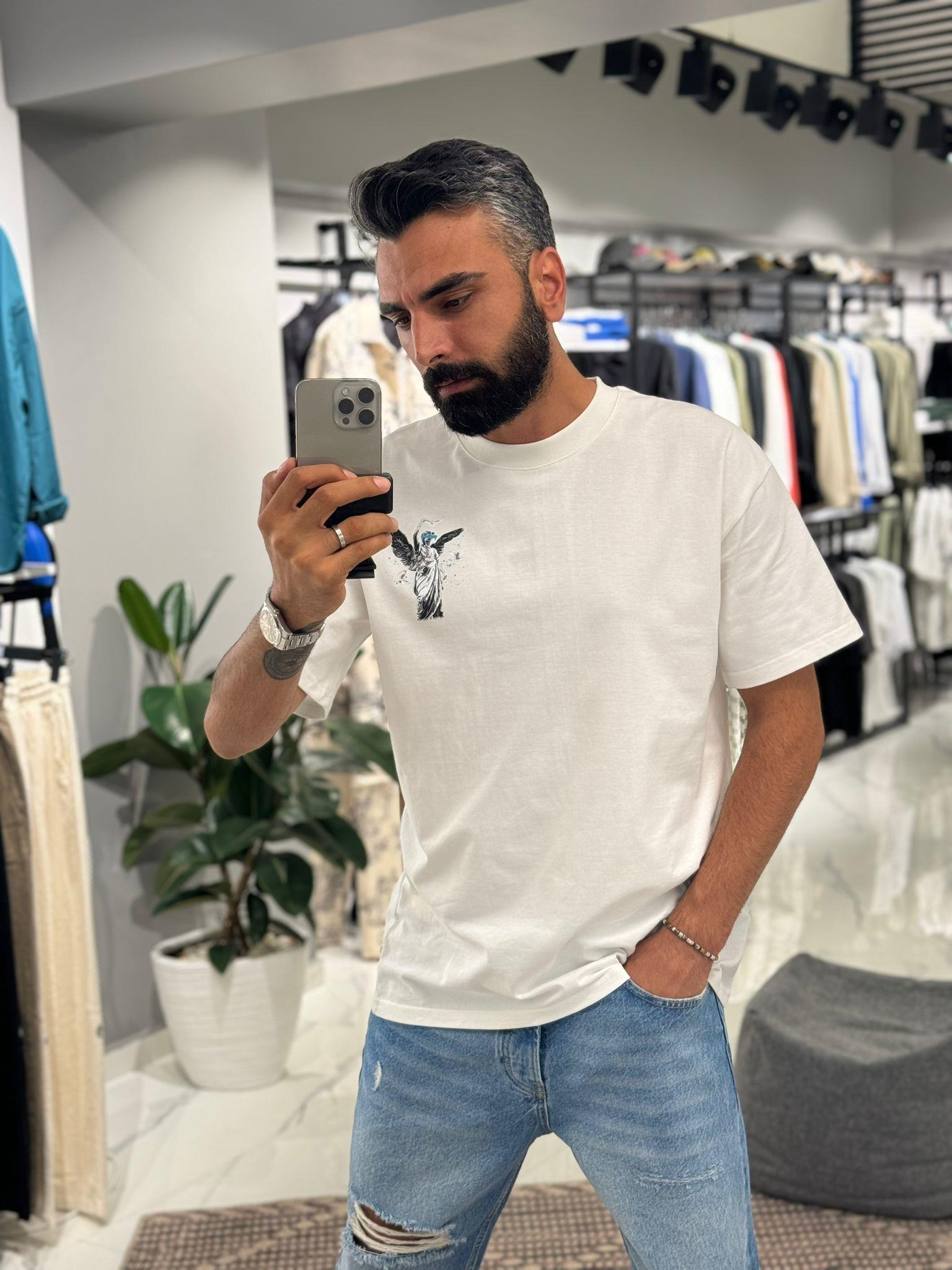 Melek Heykel Baskılı Oversize Tişört Beyaz