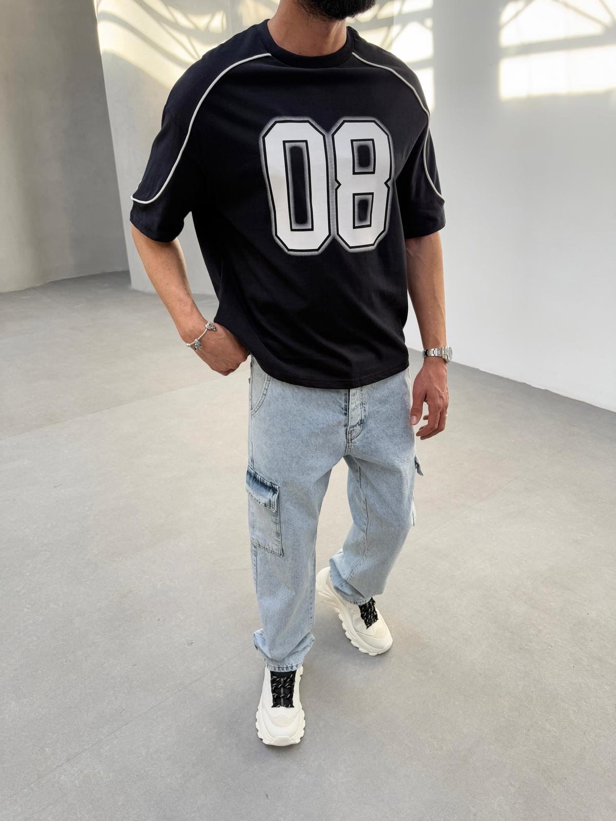O8 Baskılı Biyeli Oversize T-Shirt Siyah